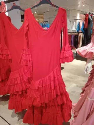 Traje de flamenca rojo con volantes