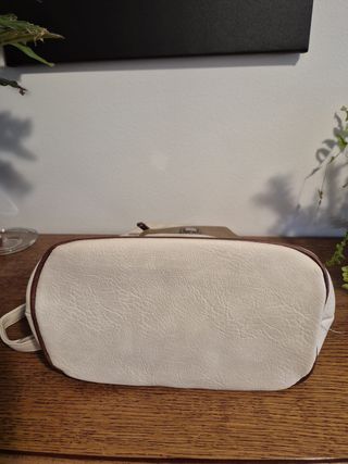 OFERTA!! Mochila Charm & Shape Beige/Marrón