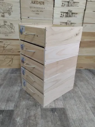 Estantería cajas de madera con asa