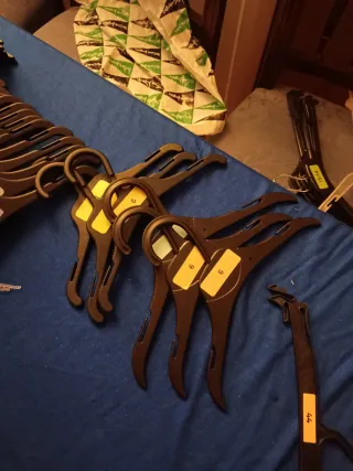 Perchas dobles de plástico y pequeñas de 20 y 25 c