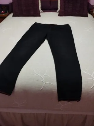 Pantalones vaqueros elásticos negros