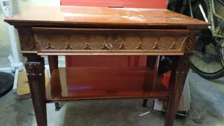 Comodino in legno con 3 cassetti