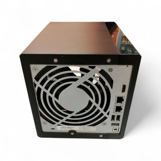 NAS QNAP a 4 baie + caricatore