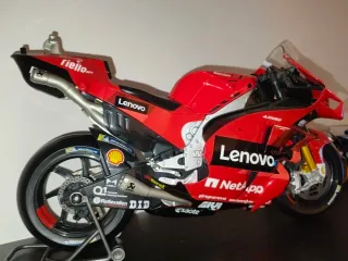 Maqueta Moto GP Ducati Lenovo