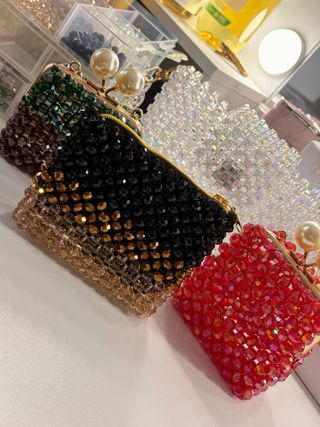 Monedero de cuentas hecho a mano