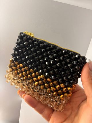 Monedero de cuentas hecho a mano