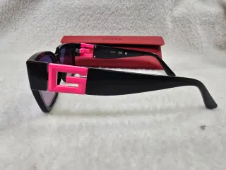 Gafas de sol Guess negras y moradas