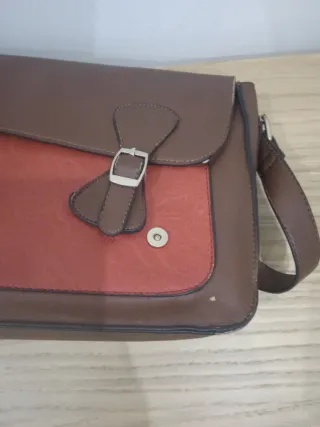 Bolso estilo vintage marrón y rojo