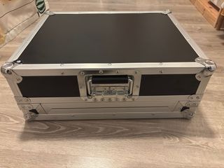 Controlador DJ Traktor Kontrol S2 MK2 + Flightcase