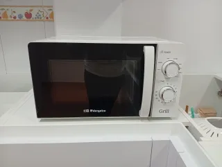 Microondas blanco  Orbegozo.. Muy poco uso
