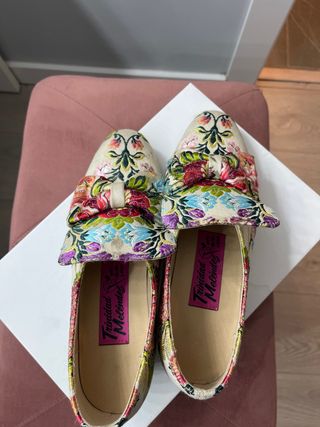 Zapatos de fallera multicolor con lazo