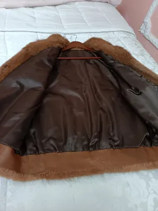 Cazadora bomber de piel marrón