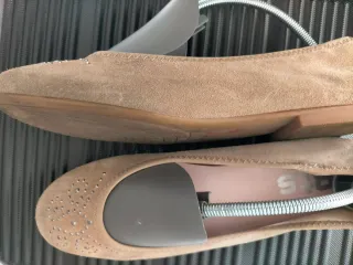 Bailarinas ante beige adornos brillantes T41