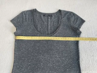 Camiseta Bershka T. M.