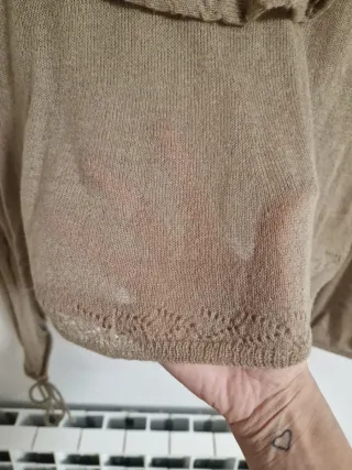 Top Zara beige con volantes