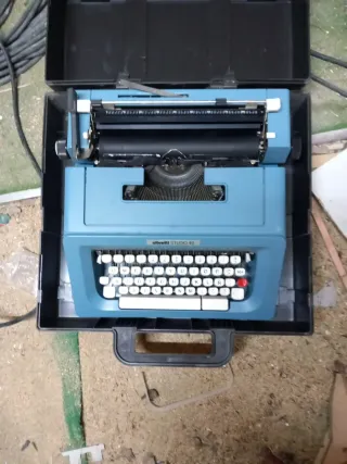 Máquina de escribir Olivetti Studio 46