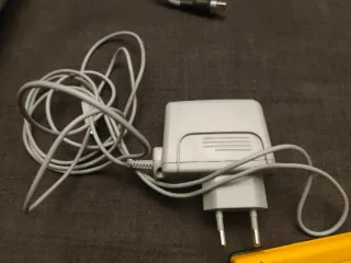 Nintendo DS XL Amarilla