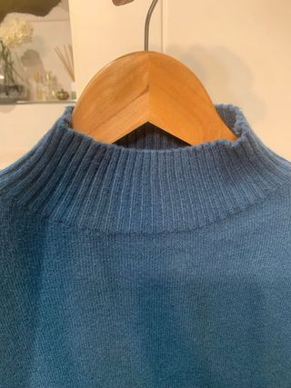 Jersey largo azul cuello alto