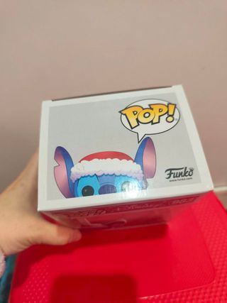 Funko Pop! Disney Stitch Santa 983 con Scrump