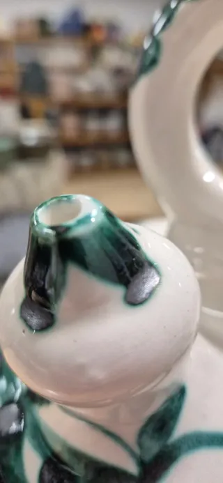 Botijo de cerámica artesanal