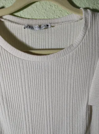 Camiseta Zara canalé volantes
