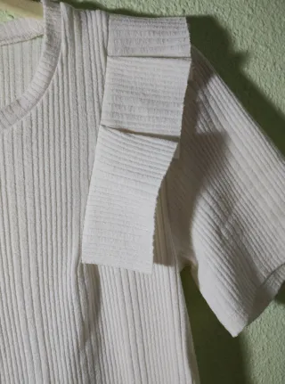 Camiseta Zara canalé volantes