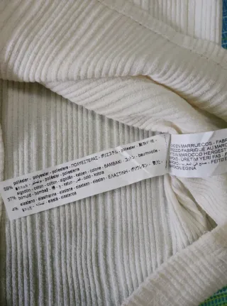 Camiseta Zara canalé volantes