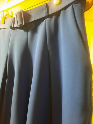 Falda pantalón azul con cinturón
