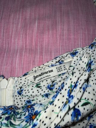 Vestido flores Stradivarius Talla M