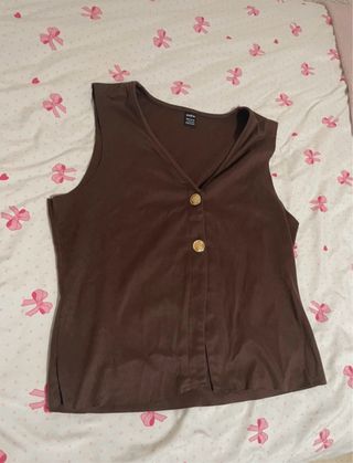 Camiseta sin mangas Shein botones dorados