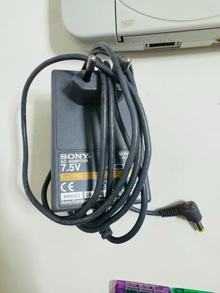 Lote PS One: Consola, 2 Mandos, Cargador y Cables