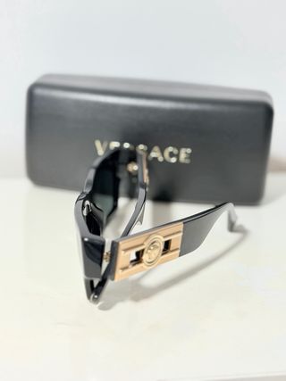 Gafas de sol Versace negras con estuche