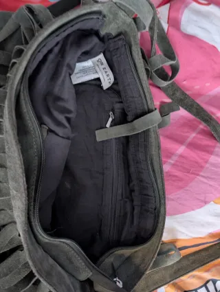 Borsa verde scamosciata con frange