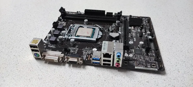 Placa base ASRock H81M-DGS R2.0 Socket 1150 afbeelding 2