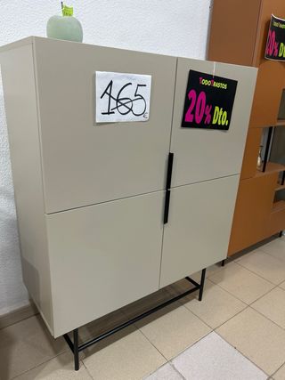 Vitrina 4 puertas beige y negra