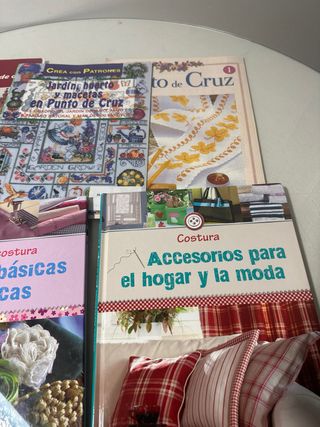 LOTE LIBROS PUNTO DE CRUZ Y COSTURA