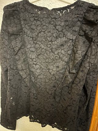 Camisa encaje volantes negra