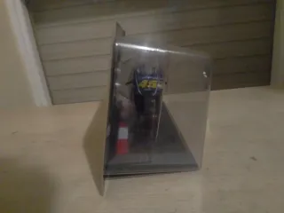 Réplica MotoGP Yamaha YZR-M1 Valentino Rossi 2017