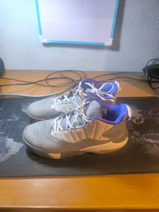 Jordan Max Aura - Gris/Azul - Talla 43 (Muy cuidad