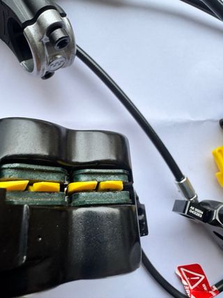 Frenos Magura MT5 E-Stop.