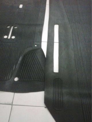 Juego alfombrillas goma SEAT 600