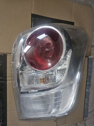 Piloto trasero derecho Toyota Verso 2011