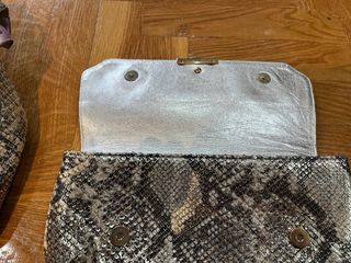 Zapatos destalonados y cartera Mascara