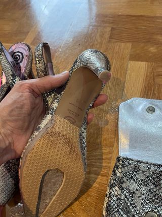 Zapatos destalonados y cartera Mascara