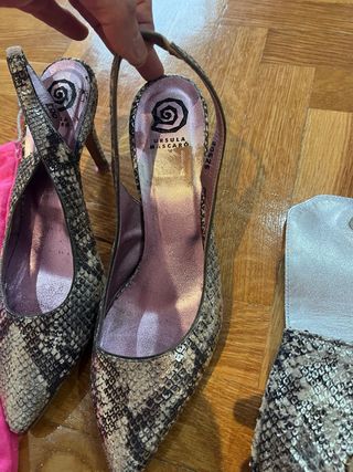 Zapatos destalonados y cartera Mascara