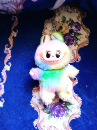 Labubu Peluche Arcoíris