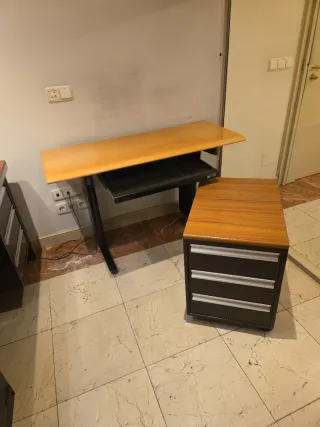 Mesa de despacho con cajonera y auxiliar ordenador