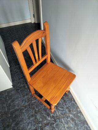 Mueble comedor madera con 4 sillas (Venta en mano)