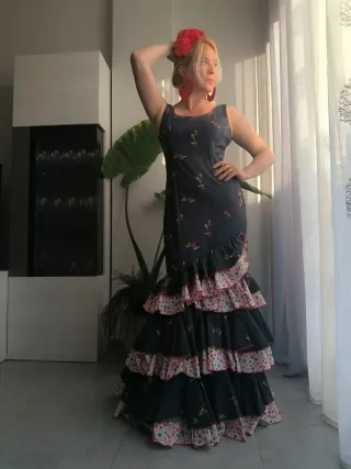 Vestido Flamenca Azul con Flores Rojas