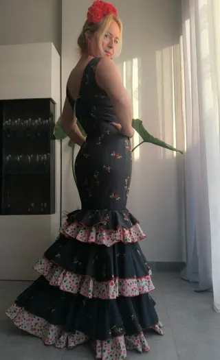 Vestido Flamenca Azul con Flores Rojas